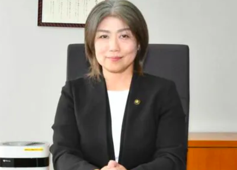 田久保真紀の所属政党はどこ？無所属なの？理由や経歴、家族構成まで徹底解説！